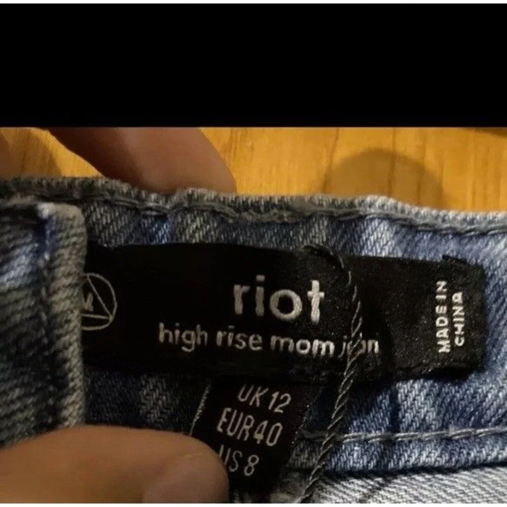 Riot High Rise Mom Jeans Size 8/Medium Ripped Distressed %100 Cotton - Picture 12 of 12
